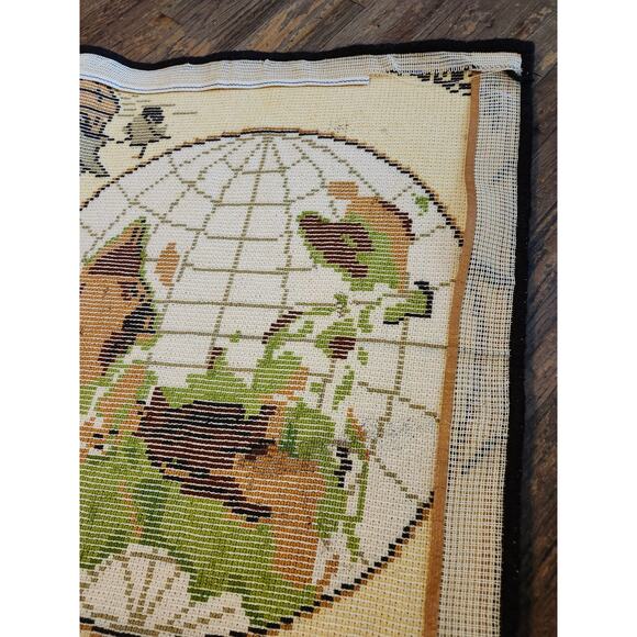Vintage Globe World Shag Latch Hook Tapestry Rug Wall Hanging - Picture 6 of 8